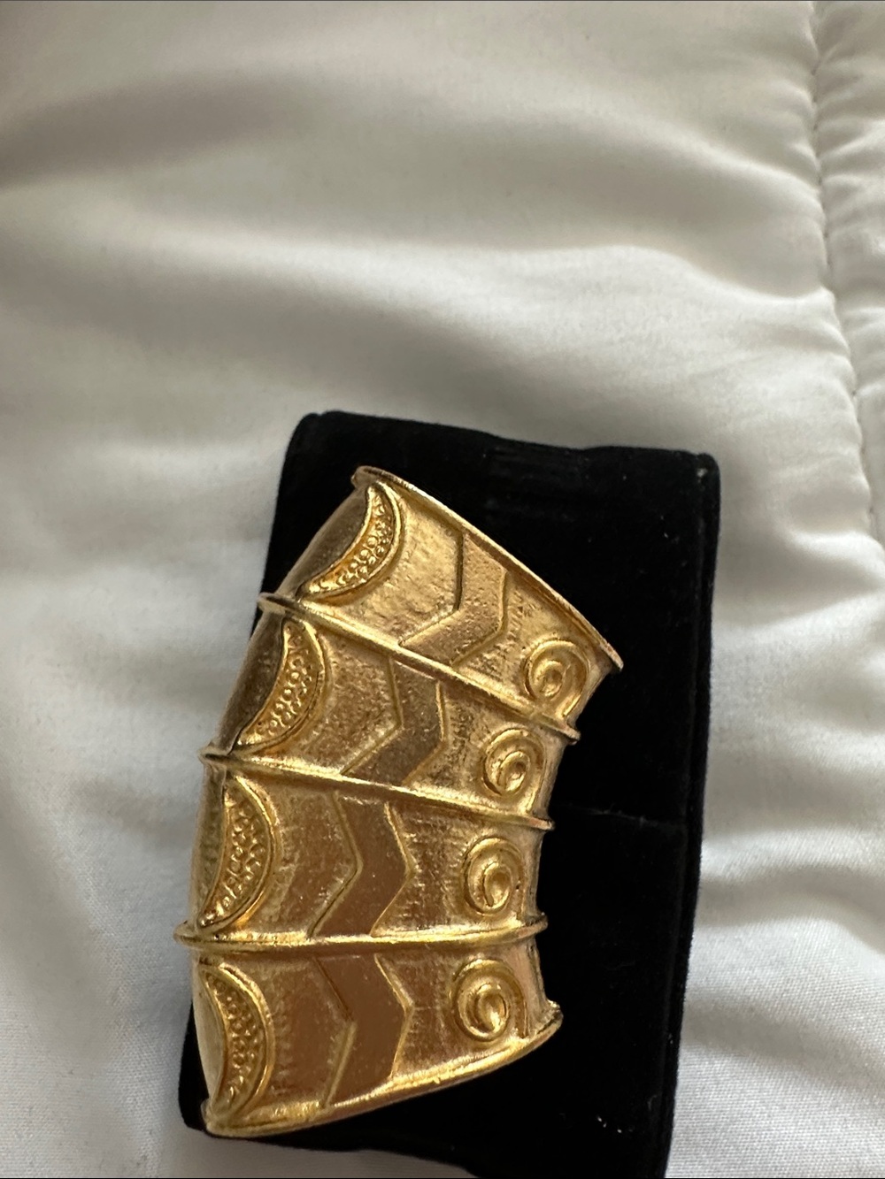 Gold-Tone Scarf holder - Bold Women's Accessory